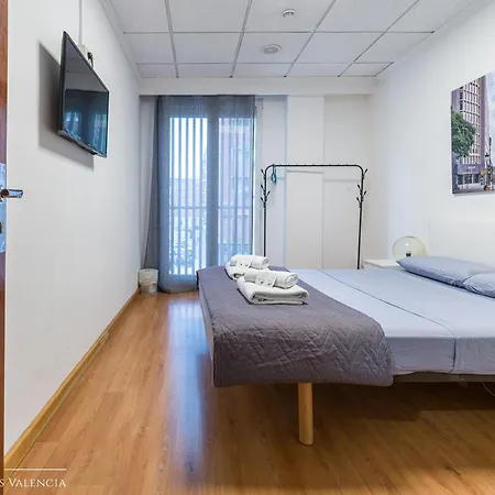 ゲストハウス Suites Rooms Valencia 2*
