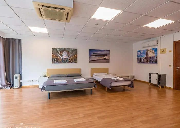 게스트하우스 Suites Rooms Valencia 2*